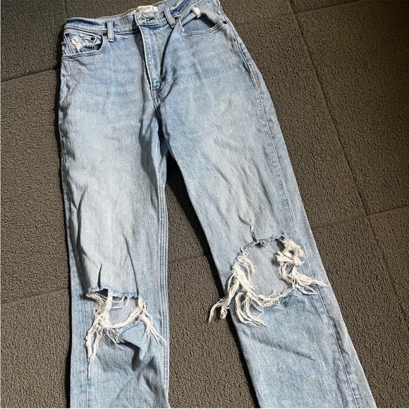 A&F ultra high rise straight jean - Picture 3 of 5